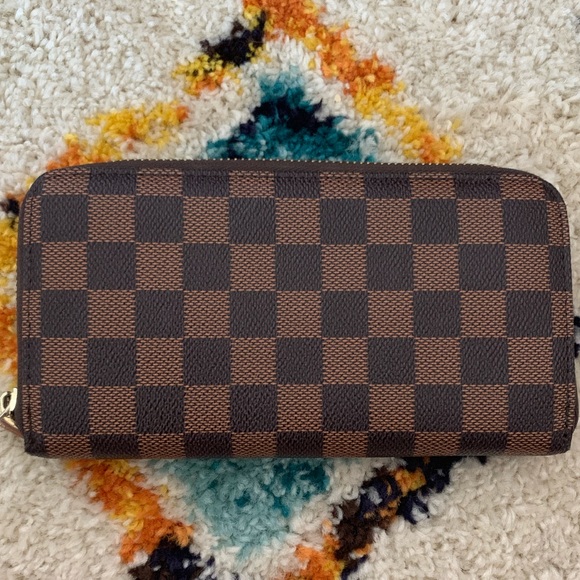 daisy rose Handbags - Daisy Rose checkered wallet